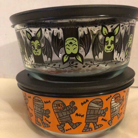 Pyrex Other - Lot 2 Pyrex Halloween 4 cup bowls Bats Mummy